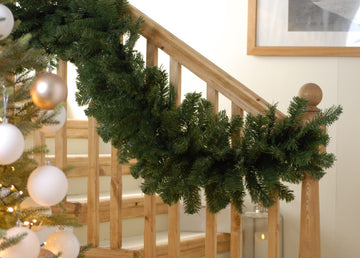 Festive Green Long Christmas Garland 1250 tips - Ready to cut to Size - 1000cm